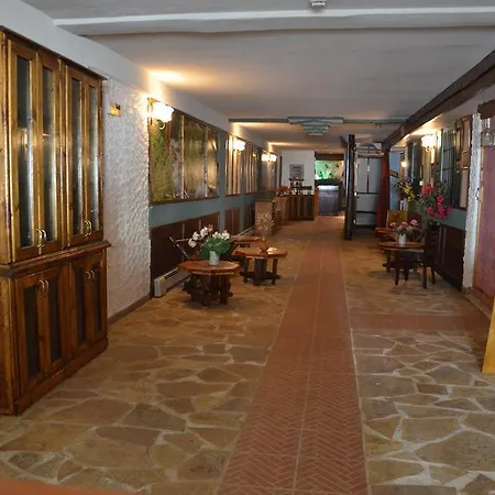 Ermolaos Hillside * Lixúri